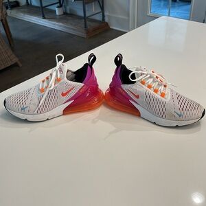 Nike - Women - Air Max 270 - White/Bright Crimson/Fuchsia Sneaker